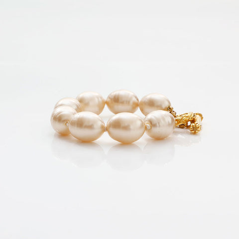 CHANEL 1993 Logo Pearl bracelet gold WS14946