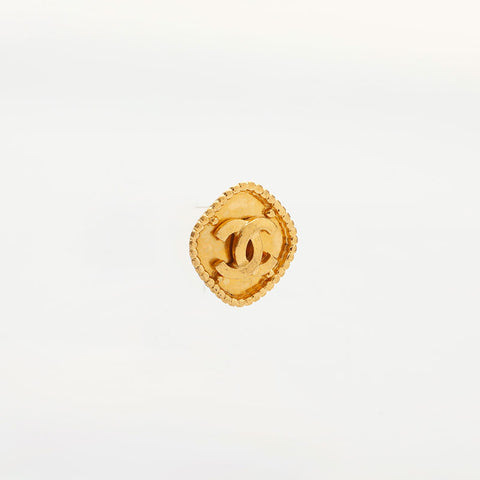 CHANEL 1996 COCO Mark Earring gold WS14954