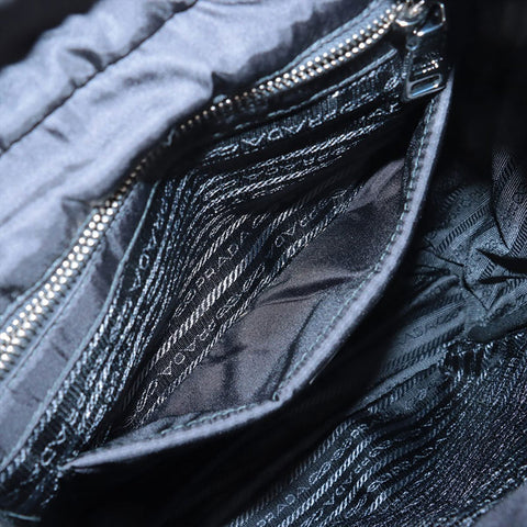PRADA Nylon triangle logo Backpack Â· Daypack black WS15363