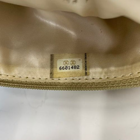 Chanel Chanel 2000 Matelasse连锁肩袋米色WS1658