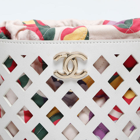 極美品 シャネル CHANEL 31番台 2021 レザー カゴバッグ 巾着 ショルダーバッグ  ホワイト WS20022