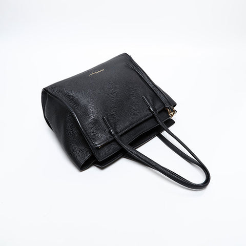 Salvatore Ferragamo Leather Amy Shoulder Bag black WS20314