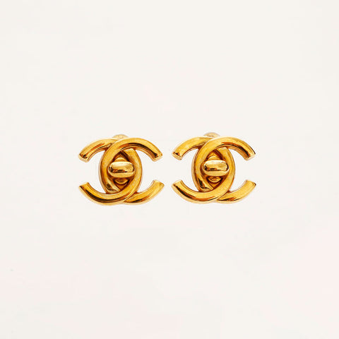 CHANEL 96P Turn Lock Earring gold WS20451