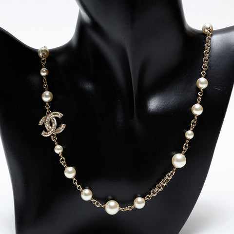 CHANEL COCO Mark Pearl B17V Long Necklace white WS20500