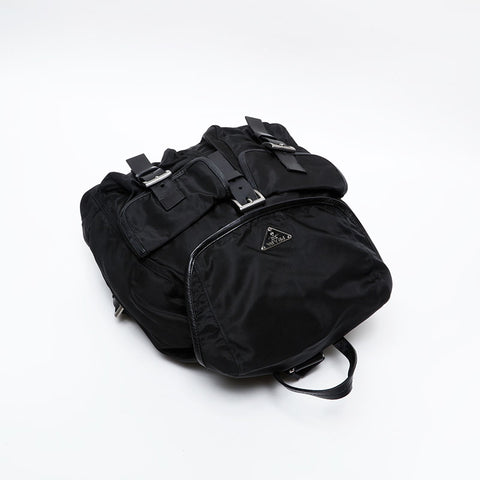 PRADA Nylon triangle logo Backpack Â· Daypack black WS20607