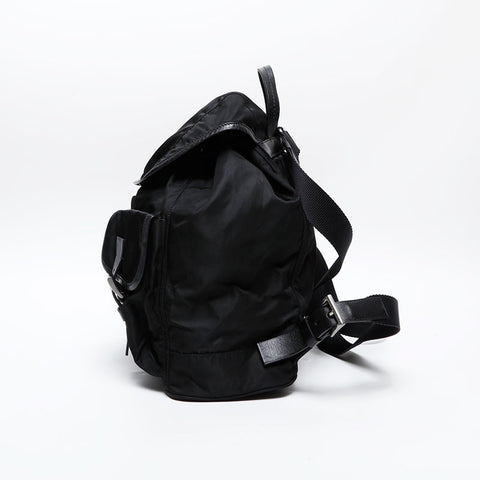 PRADA Nylon triangle logo Backpack Â· Daypack black WS20607