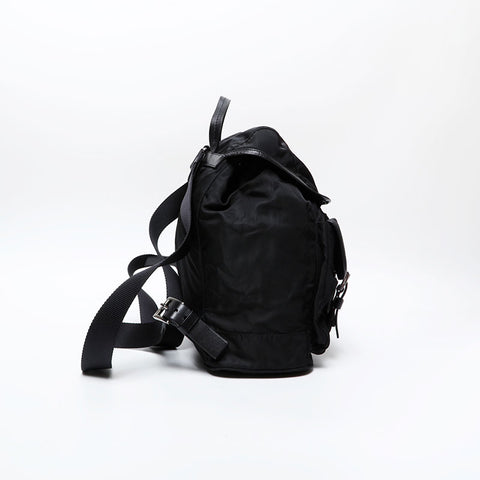 PRADA Nylon triangle logo Backpack Â· Daypack black WS20607