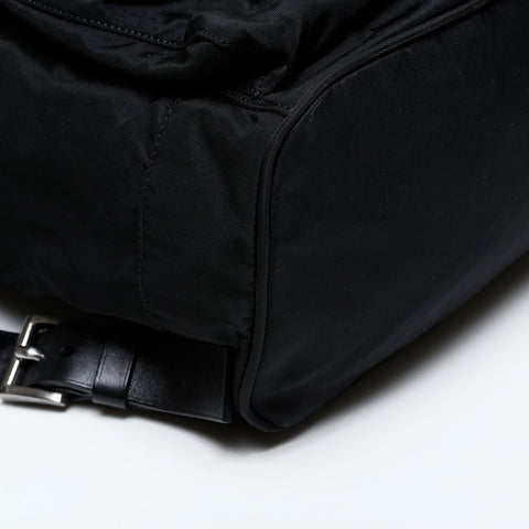 PRADA Nylon triangle logo Backpack Â· Daypack black WS20607