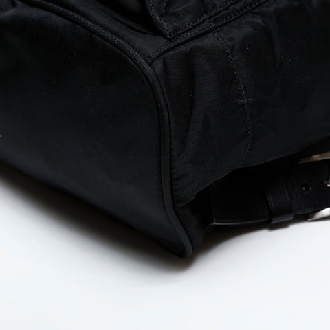 PRADA Nylon triangle logo Backpack Â· Daypack black WS20607