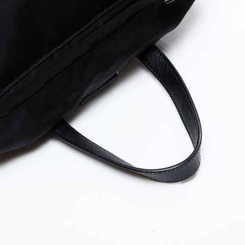 PRADA Nylon triangle logo Backpack Â· Daypack black WS20648