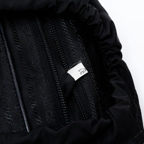 PRADA Nylon triangle logo Backpack Â· Daypack black WS20648