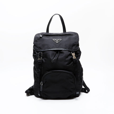 PRADA Nylon triangle logo Backpack Â· Daypack black WS20648