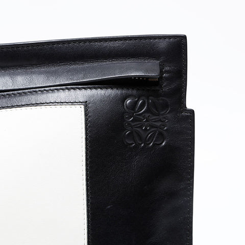 LOEWE Leather Anagram Clutch bag black WS20671