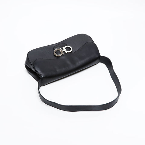 Salvatore Ferragamo Gancini One Shoulder Bag in Leather Shoulder Bag black WS20807