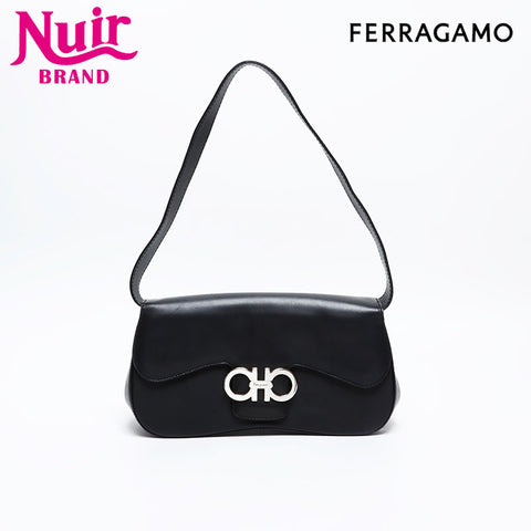 Salvatore Ferragamo Gancini One Shoulder Bag in Leather Shoulder Bag black WS20807