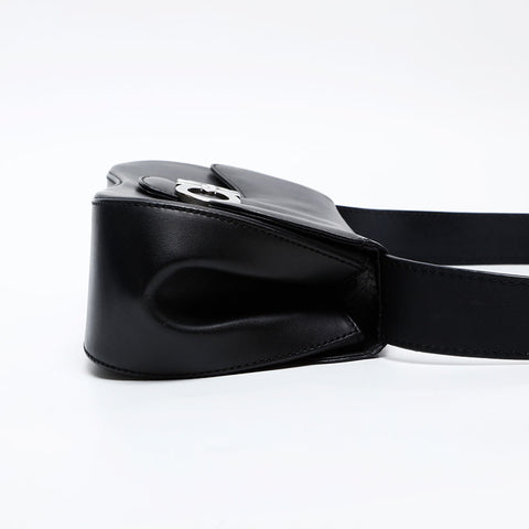 Salvatore Ferragamo Gancini One Shoulder Bag in Leather Shoulder Bag black WS20807