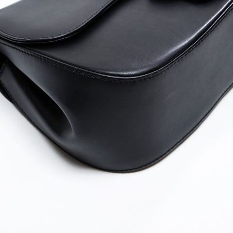Salvatore Ferragamo Gancini One Shoulder Bag in Leather Shoulder Bag black WS20807