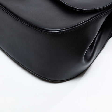 Salvatore Ferragamo Gancini One Shoulder Bag in Leather Shoulder Bag black WS20807