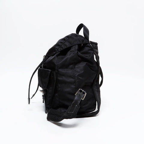 PRADA Nylon triangle logo Backpack Â· Daypack black WS20940