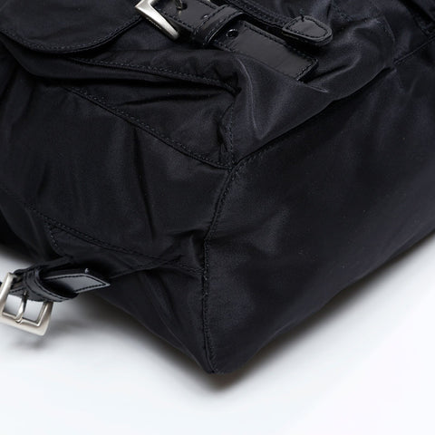 PRADA Nylon triangle logo Backpack Â· Daypack black WS20940