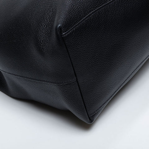 PRADA Logo embossed leather Shoulder Bag black WS21135