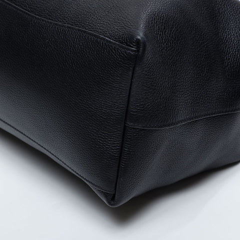 PRADA Logo embossed leather Shoulder Bag black WS21135