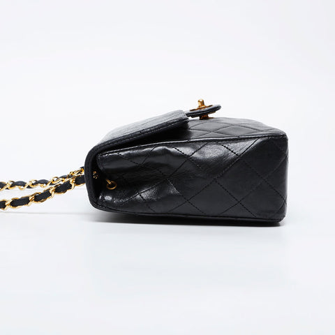 香奈儿（Chanel No. 1）1989-1991 Mini Matelasse Lambskin 7.9“连锁肩袋黑色WS21140