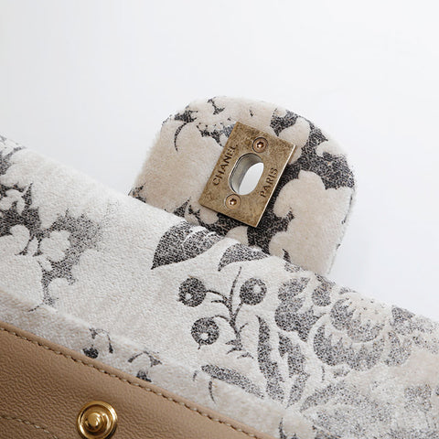 香奈儿第13号2009-2010 Velor Double flap Matelasse 9.8“肩带白色WS21186