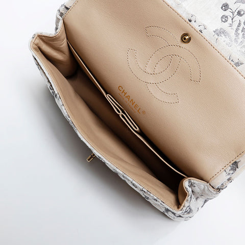 香奈儿第13号2009-2010 Velor Double flap Matelasse 9.8“肩带白色WS21186