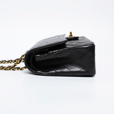 香奈儿第3号1994-1996 Lambskin Matelasse 9.8“双襟翼肩带黑色WS21195