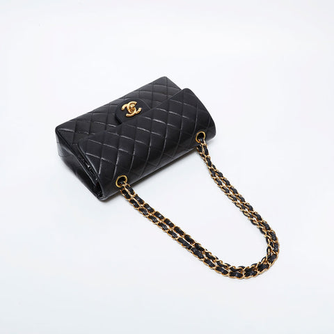Chanel No. 6 2000-2002 Matelasse 9.1“双襟翼羊皮肩袋黑色WS21197