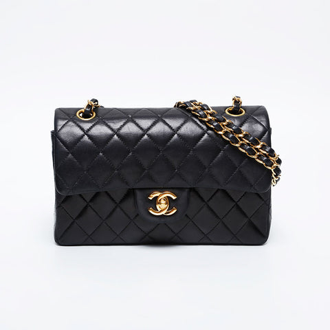 Chanel No. 6 2000-2002 Matelasse 9.1“双襟翼羊皮肩袋黑色WS21197