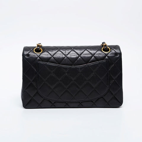 Chanel No. 6 2000-2002 Matelasse 9.1“双襟翼羊皮肩袋黑色WS21197