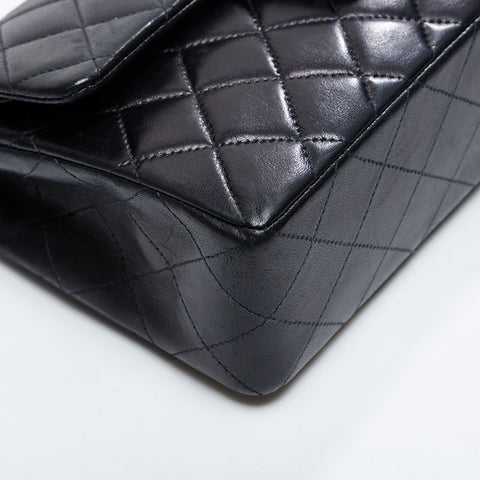 Chanel No. 6 2000-2002 Matelasse 9.1“双襟翼羊皮肩袋黑色WS21197