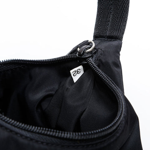 Prada Nylon Hobo手提包黑色WS21210