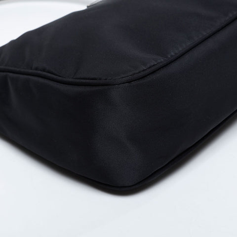Prada Nylon Hobo手提包黑色WS21210