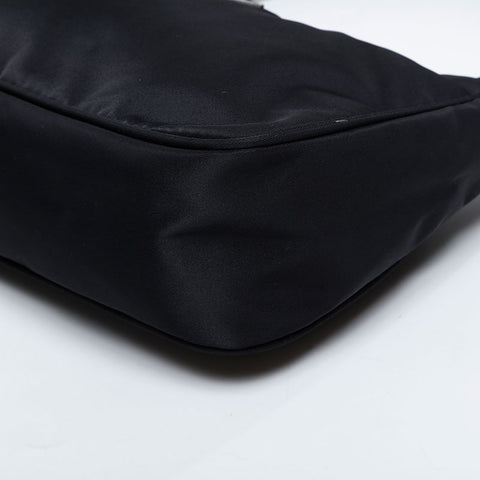 Prada Nylon Hobo手提包黑色WS21210