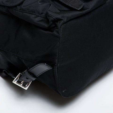 PRADA Nylon triangle logo Backpack Â· Daypack black WS21238