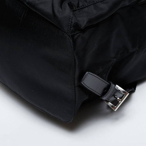 PRADA Nylon triangle logo Backpack Â· Daypack black WS21238