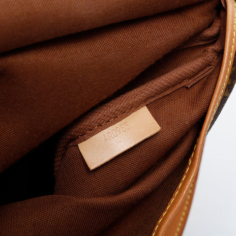 LOUIS VUITTON 1995 Monogram Saumur MM Shoulder Bag Brown WS21242
