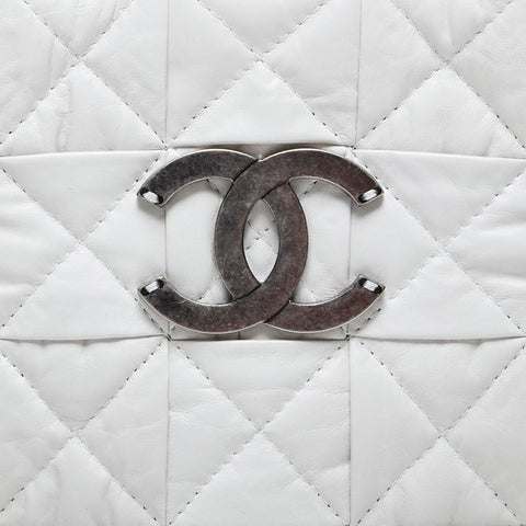 CHANEL 10 series 2005-2006 Leather COCO Mark Handbag white WS21274