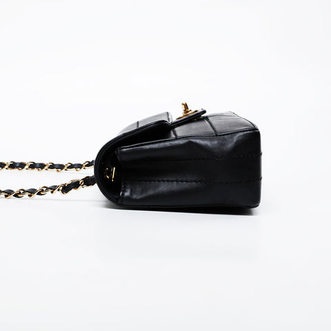 CHANEL No. 7 2002-2003 Chocolate Bar Chain Shoulder Bag black WS21329