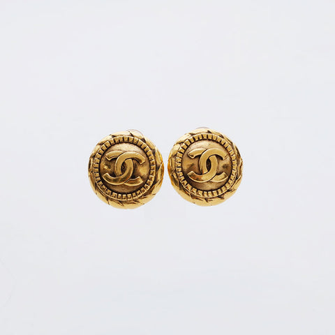 CHANEL COCO Mark button Earring gold WS21487