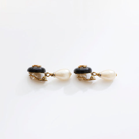 CHANEL 94P 1994 COCO Mark Pearl Drop Earring gold WS21505
