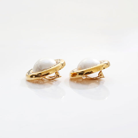CHANEL Pearl round Earring gold WS21514