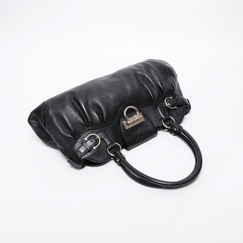 Salvatore Ferragamo Gancini leather Shoulder Bag black WS21577
