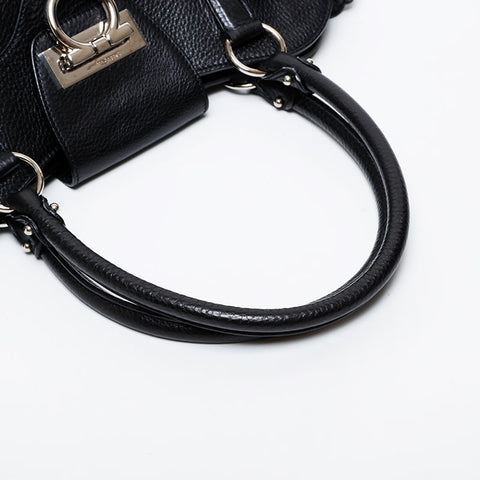 Salvatore Ferragamo Gancini leather Shoulder Bag black WS21577