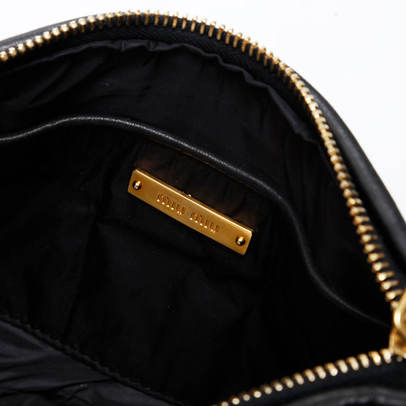 miu miu ブラック クラッチバッグ ミュウ ミュウ Miu Miu マテラッセ レザー クラッチバッグ