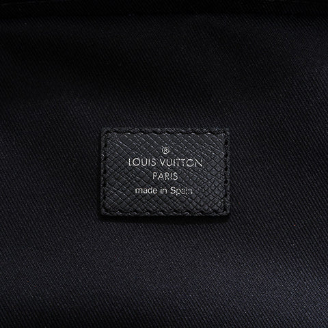 LOUIS VUITTON Taiga Avenue Sling Bag Body Shoulder Shoulder Bag black WS21718