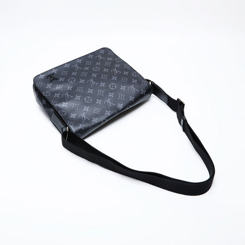 LOUIS VUITTON 2018 Monogram Eclipse District PM NM Shoulder Bag black WS22080